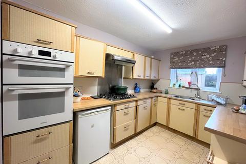 2 Black Lawn, Gillingham, SP8 4SD