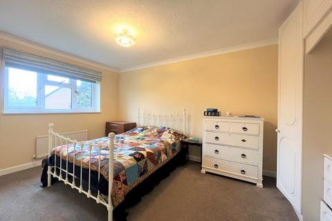2 Black Lawn, Gillingham, SP8 4SD