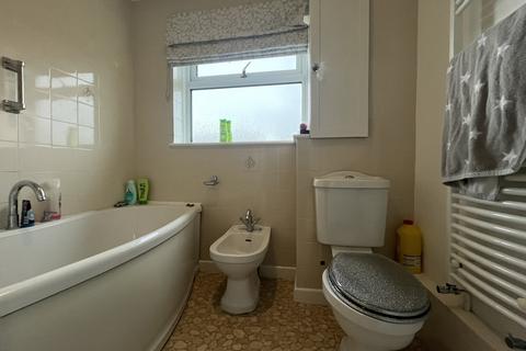 2 Black Lawn, Gillingham, SP8 4SD