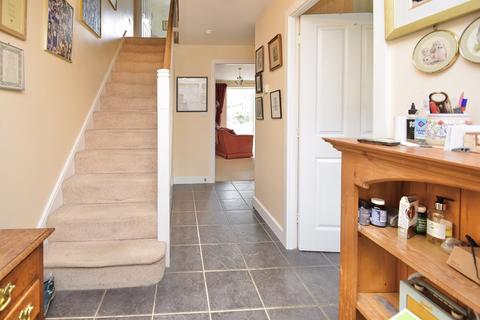 28 Barnsley Way, Bourton On The Water, Cheltenham, GL54 2GA