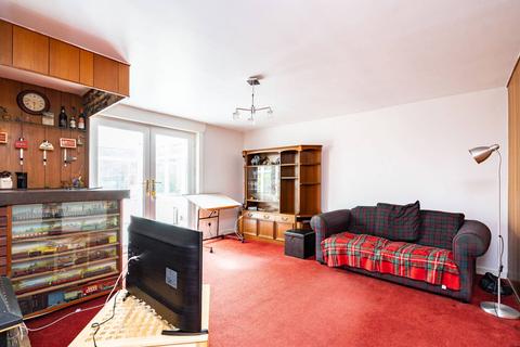 16 Alan Breck Gardens, Edinburgh, EH4 7HU