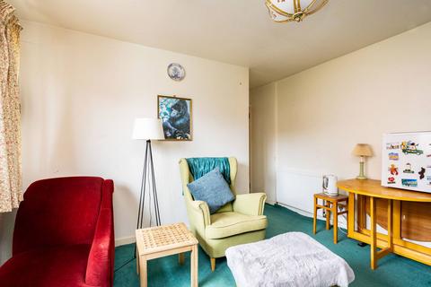 16 Alan Breck Gardens, Edinburgh, EH4 7HU