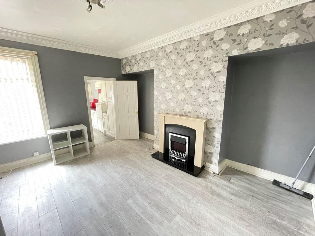 Dacre Street, Laygate, South Shields... 2 bed ground floor flat £30,000