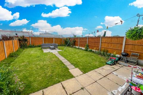 3 bedroom semi-detached house for sale, Riverside Approach, Gainsborough, Lincolnshire, DN21