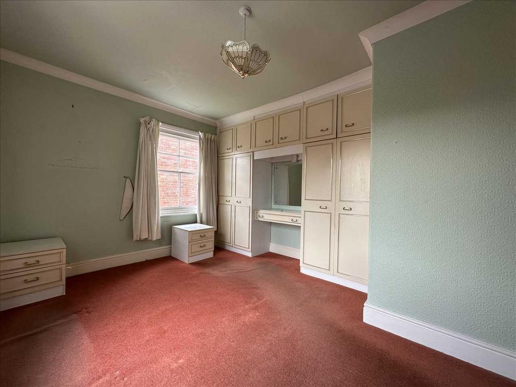 Bedroom (rear)