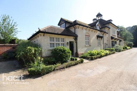 undefined, The Manor, Bury st edmunds