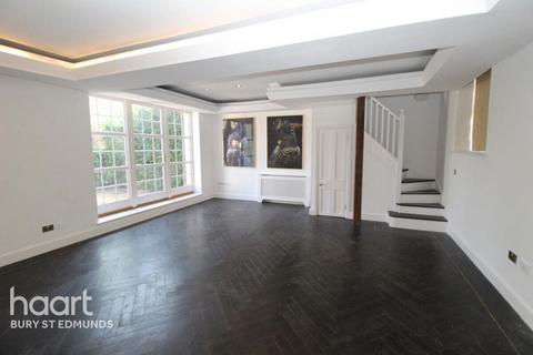 undefined, The Manor, Bury st edmunds
