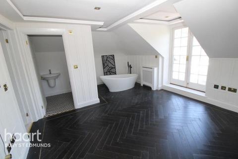 undefined, The Manor, Bury st edmunds