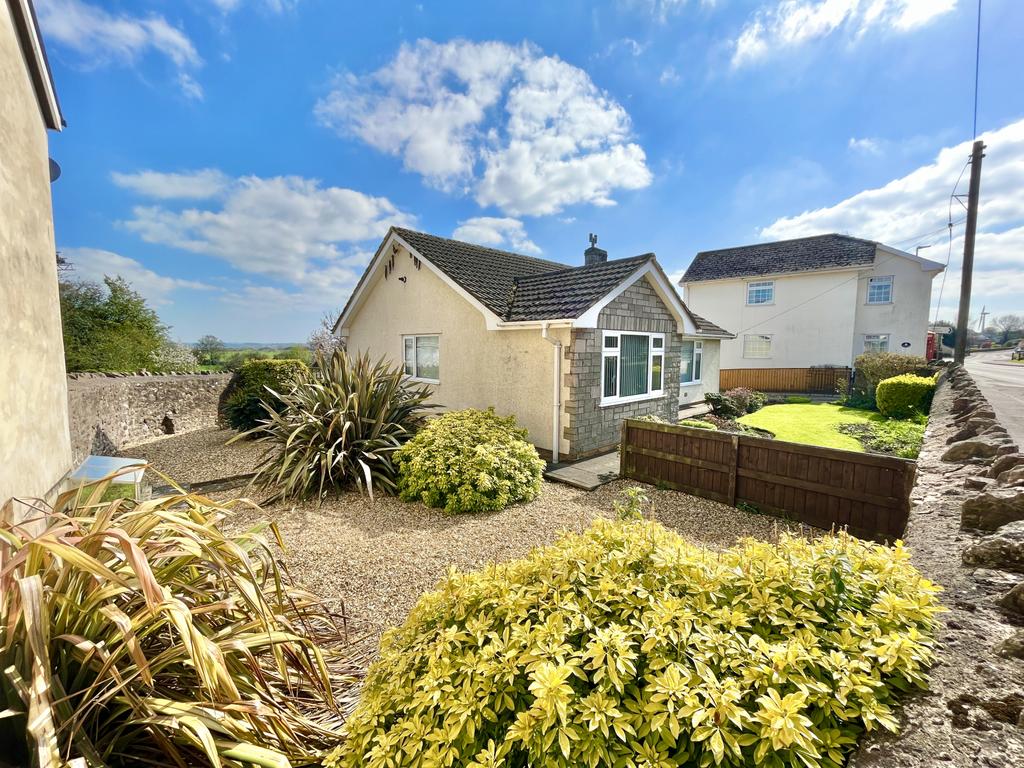 Beautiful detached bungalow located in aylburton