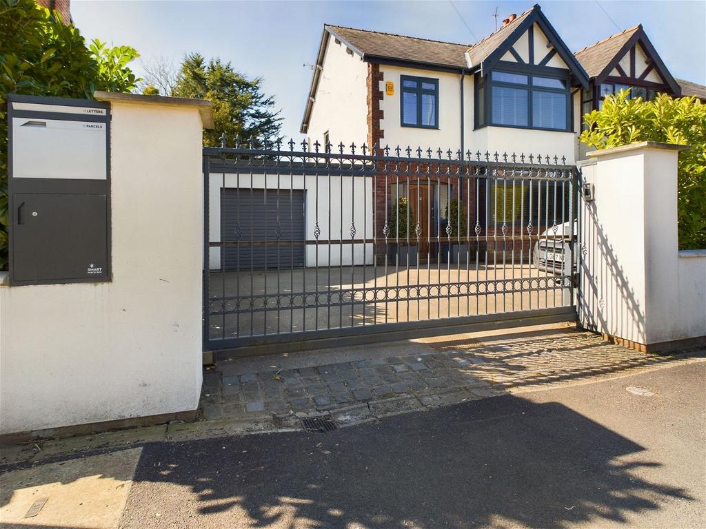 Long Lane, Aughton, Lancashire 3 bed semidetached house for sale £