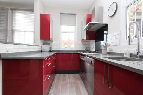 4 bedroom apartment to rent, Albert Road, Alexandra Park, N22