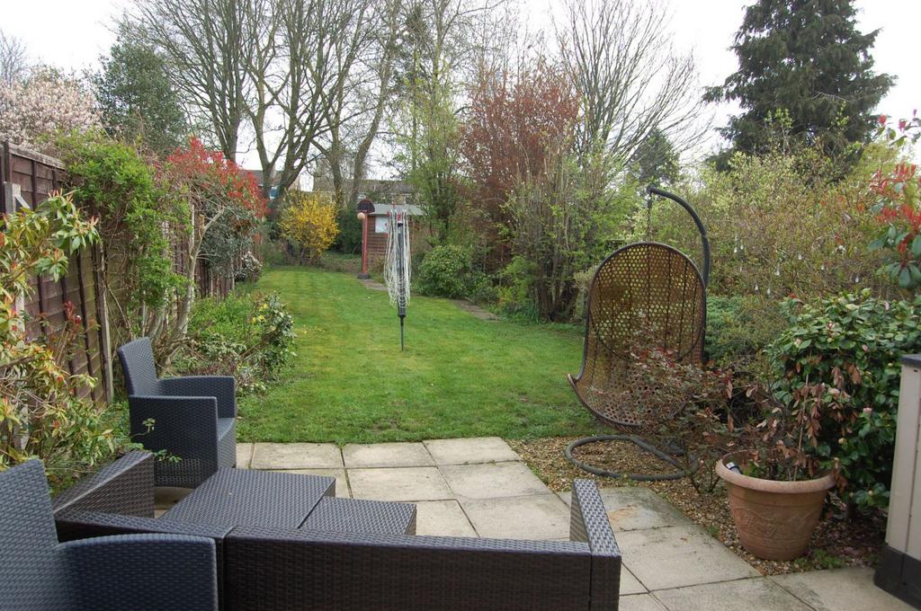 Brington Road, Long Buckby, Northampton NN6 7RW 3 bed semidetached