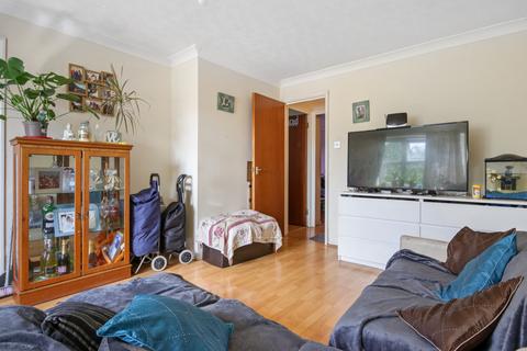 2 bedroom flat for sale, Wrights close, Dagenham, RM10