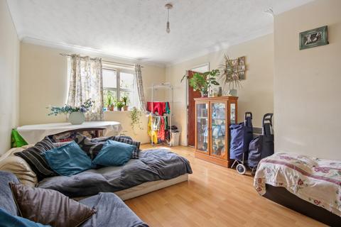 2 bedroom flat for sale, Wrights close, Dagenham, RM10