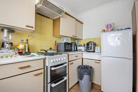 2 bedroom flat for sale, Wrights close, Dagenham, RM10