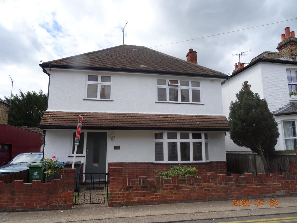 Avenue Road, Kingston upon Thames, KT1 2RB 5 bed detached house £