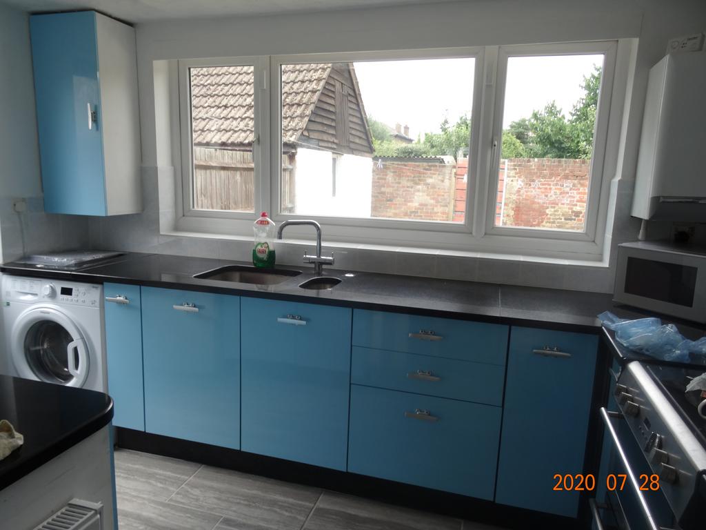 Avenue Road, Kingston upon Thames, KT1 2RB 5 bed detached house £