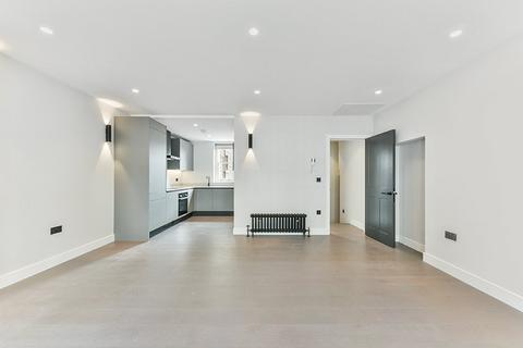 Studio to rent, Shaftesbury Avenue, London, W1D