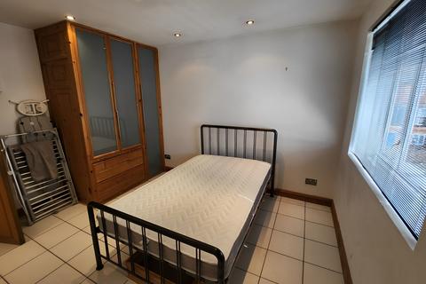 1 bedroom flat to rent, Burns House, N16