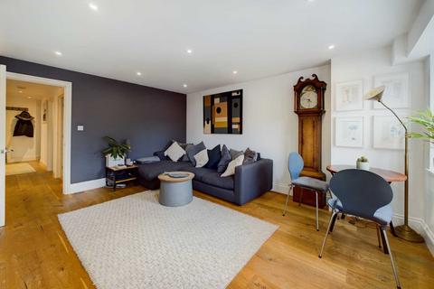 2 bedroom apartment for sale, *  STUNNING APARTMENT - HISTORIC OLD TOWN  *  High Street, OLD TOWN
