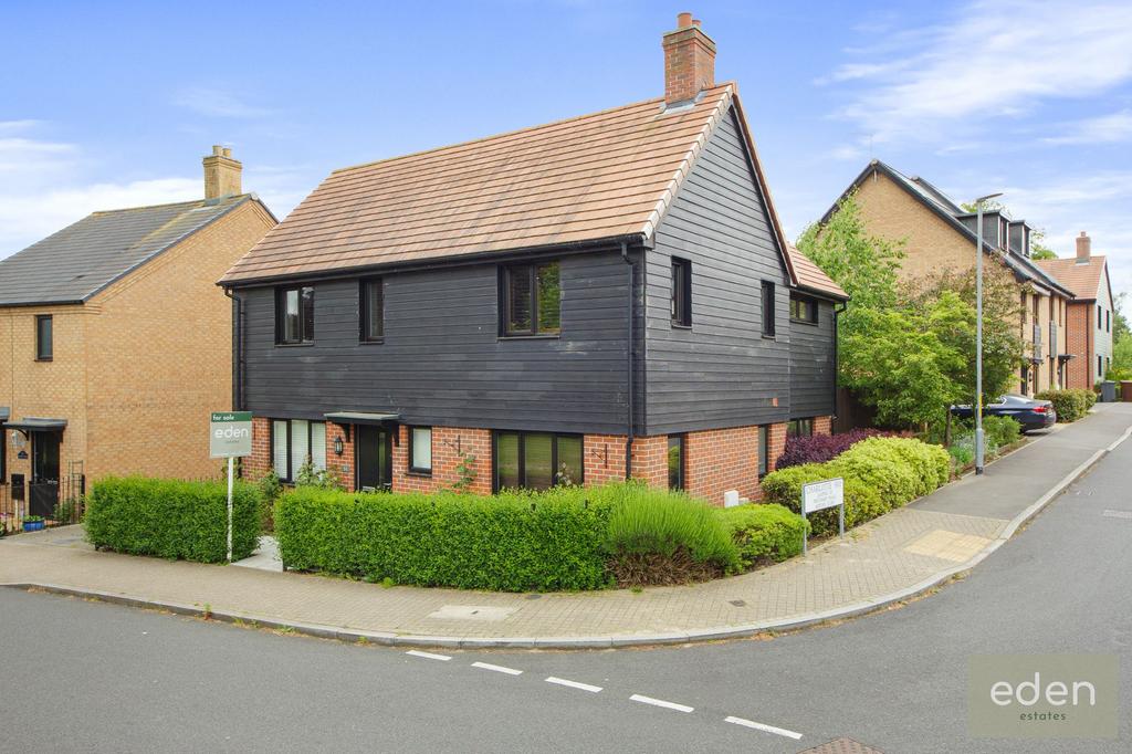 Hawley Drive, Leybourne, ME19 4 bed detached house for sale £560,000