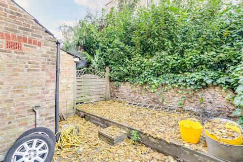 59 The Vineyard, Richmond, TW10 6AS