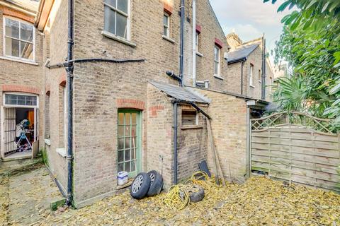 59 The Vineyard, Richmond, TW10 6AS