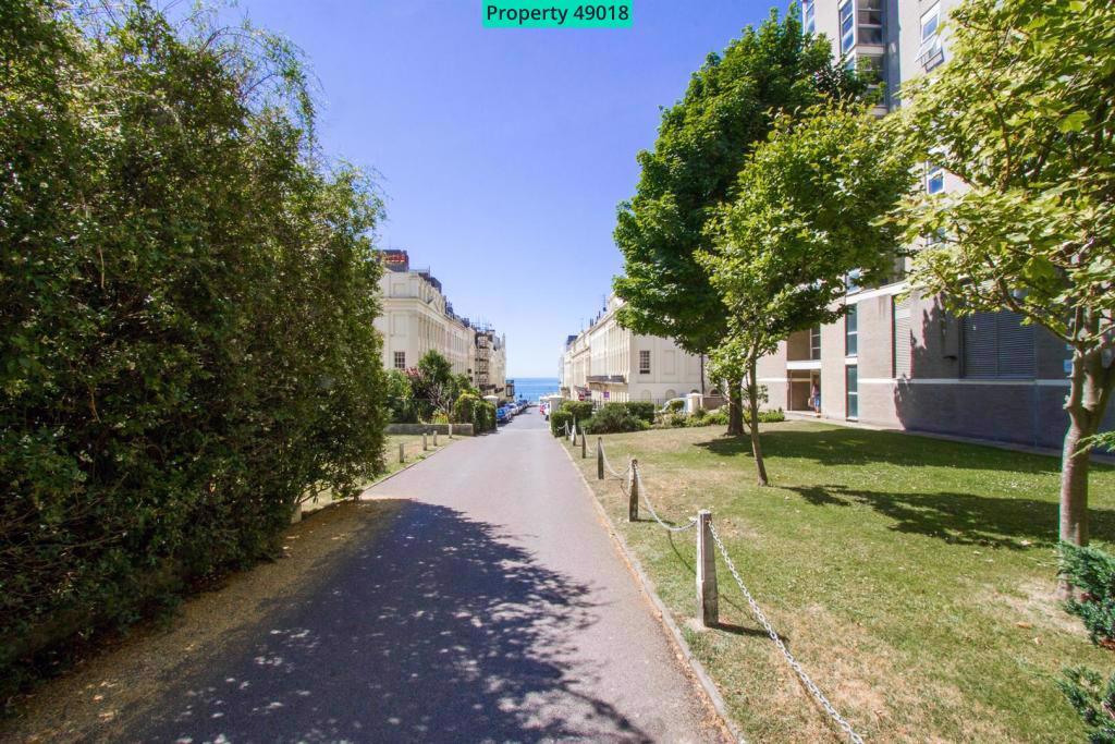 40 Osprey House, Sillwood Place, Brighton, BN1 1 bed flat £1,300 pcm