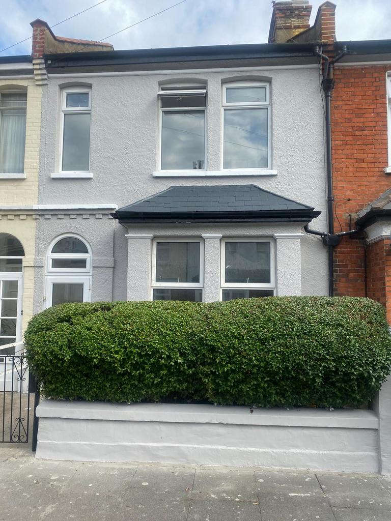 Crusoe Road, Mitcham, Surrey, CR4 5 bed terraced house £600,000