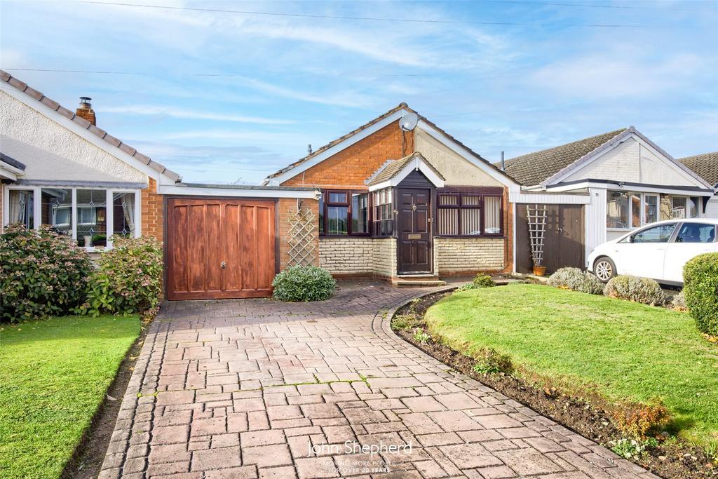 Quinton Avenue, Walsall, Staffordshire, WS6 3 bed bungalow for sale £