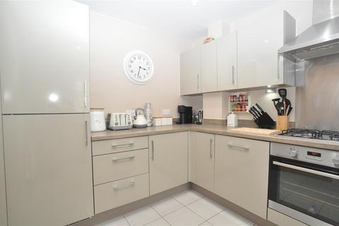3 bedroom end of terrace house for sale - Clarence Gardens, Luton, LU1