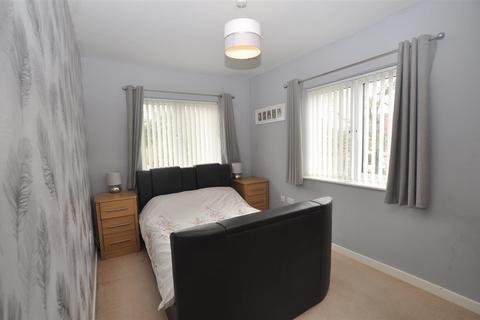 3 bedroom end of terrace house for sale - Clarence Gardens, Luton, LU1