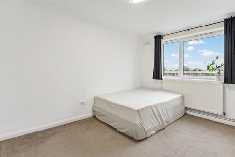 3 bedroom flat to rent, Clarence Lane, London