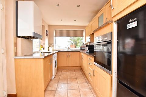 3 bedroom townhouse for sale - Thrush Street, Meanwood, Rochdale, Greater Manchester, OL12