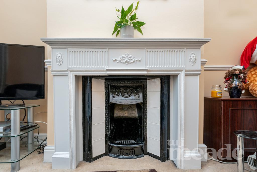 Grove Park Avenue, Chingford, E4 3 bed terraced house for sale £529,995