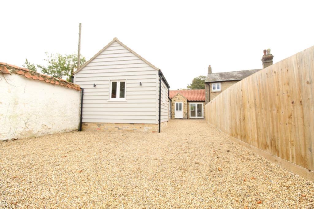 3 bedroom semi-detached bungalow to rent