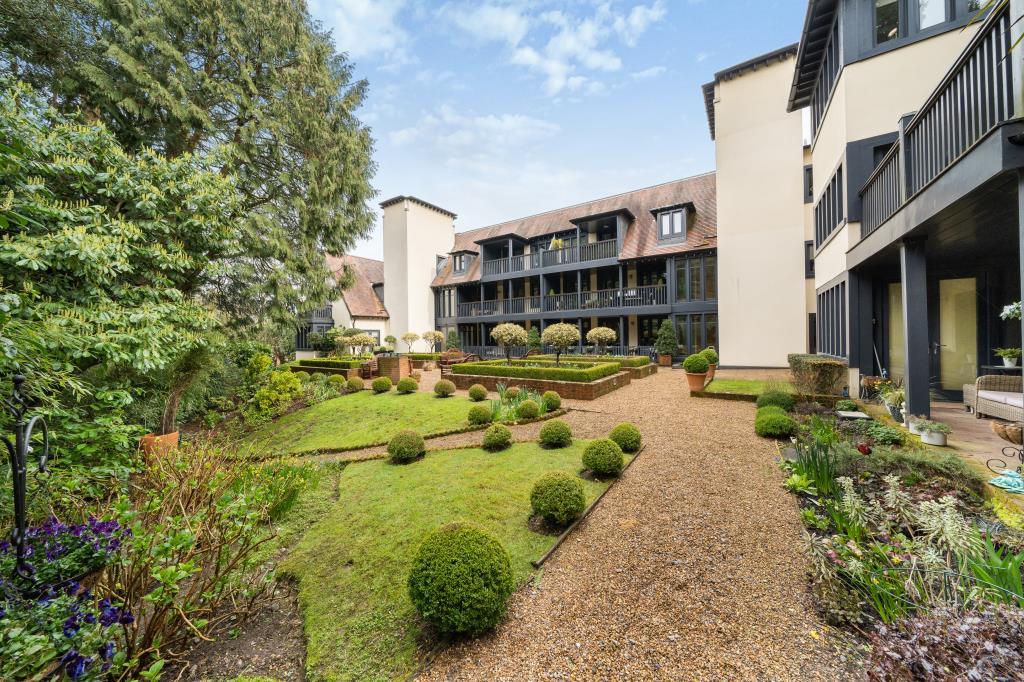 Windsor Road, Ascot, SL5 3 bed apartment £2,250 pcm (£519 pw)