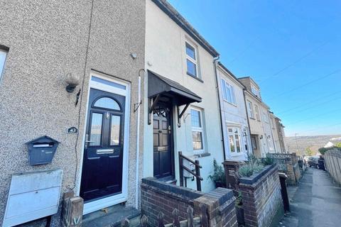 2 bedroom terraced house to rent, Sidney Road, Rochester