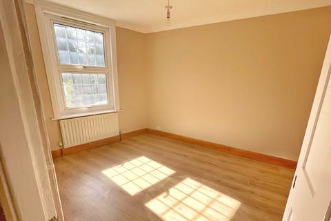 2 bedroom terraced house to rent, Sidney Road, Rochester