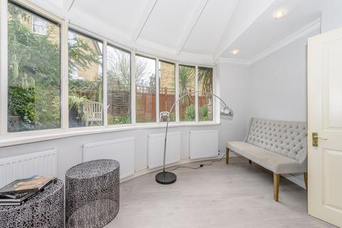 1 bedroom in a house share to rent, Burton Road, London SW9