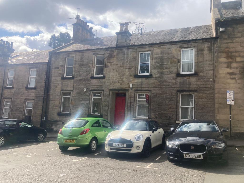 Queen Street, Stirling Town... 2 bed flat £900 pcm (£208 pw)