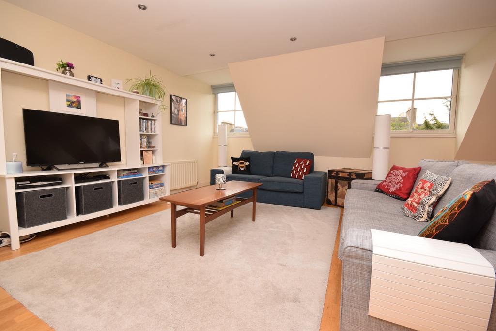 Valleyfield Street, Flat 10, Tollcross, Edinburgh, EH3 9LP 3 bed
