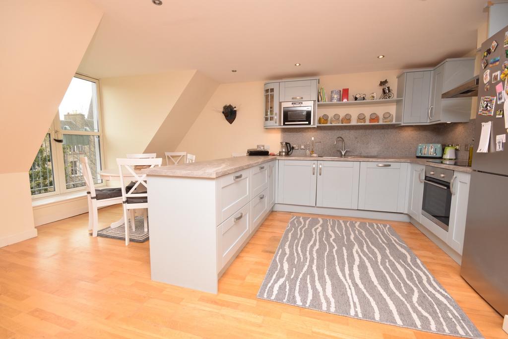Valleyfield Street, Flat 10, Tollcross, Edinburgh, EH3 9LP 3 bed apartment for sale £395,000