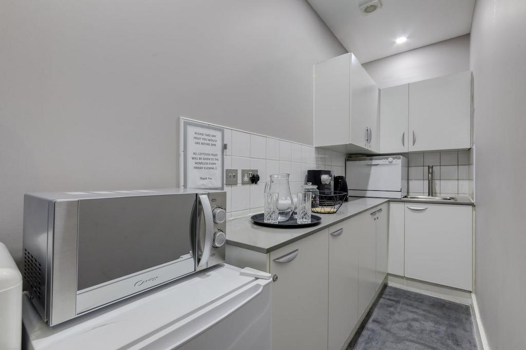 KITCHEN 1.jpg