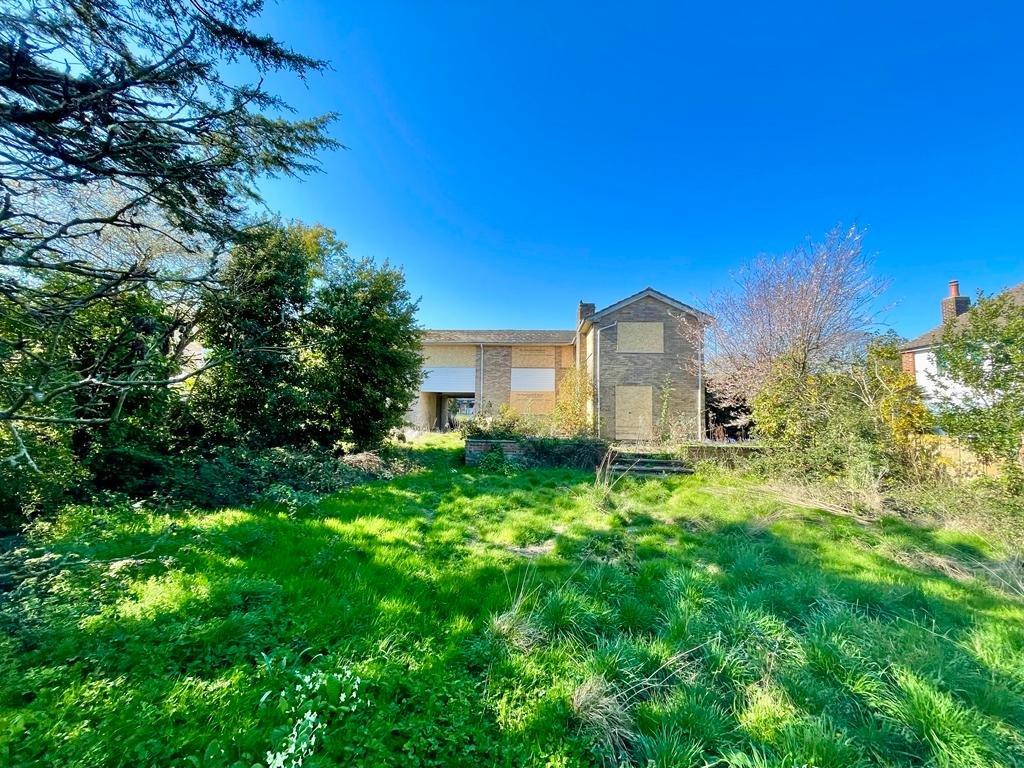 Milford Road, Lymington, Hampshire, SO41 4 bed detached house for sale
