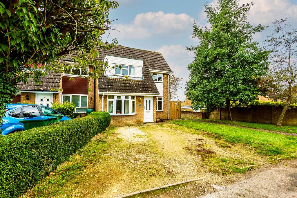 Cromwell Court, Page Hill, Buckingham 3 bed semidetached house £299,995