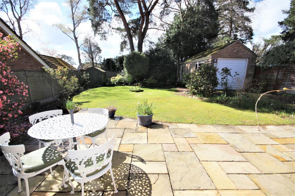 Wetherby Close, Broadstone, Dorset, BH18 5 bed detached house for sale