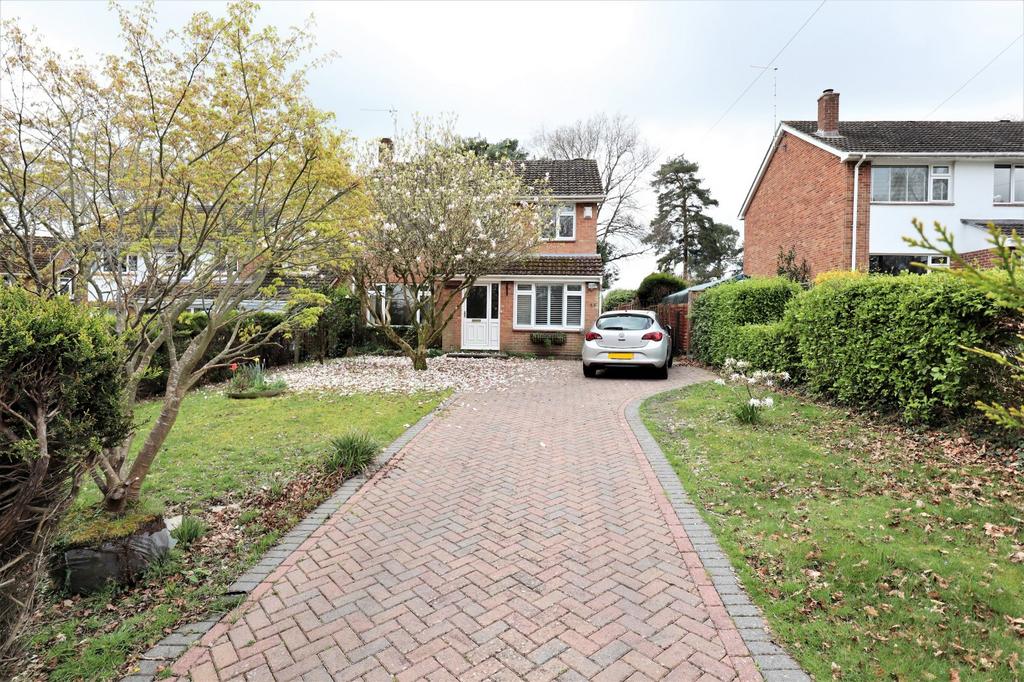 Wetherby Close, Broadstone, Dorset, BH18 5 bed detached house for sale £565,000