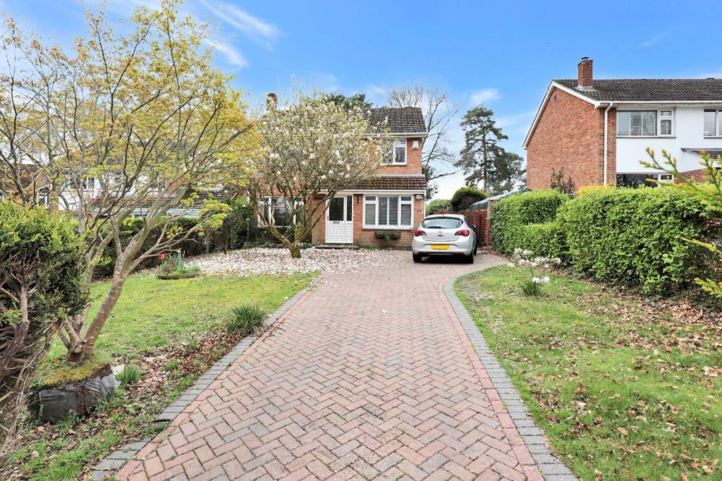 Wetherby Close, Broadstone, Dorset, BH18 5 bed detached house for sale