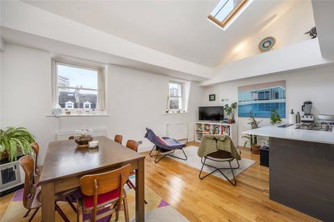 3 bedroom flat for sale, Sutherland Avenue, London